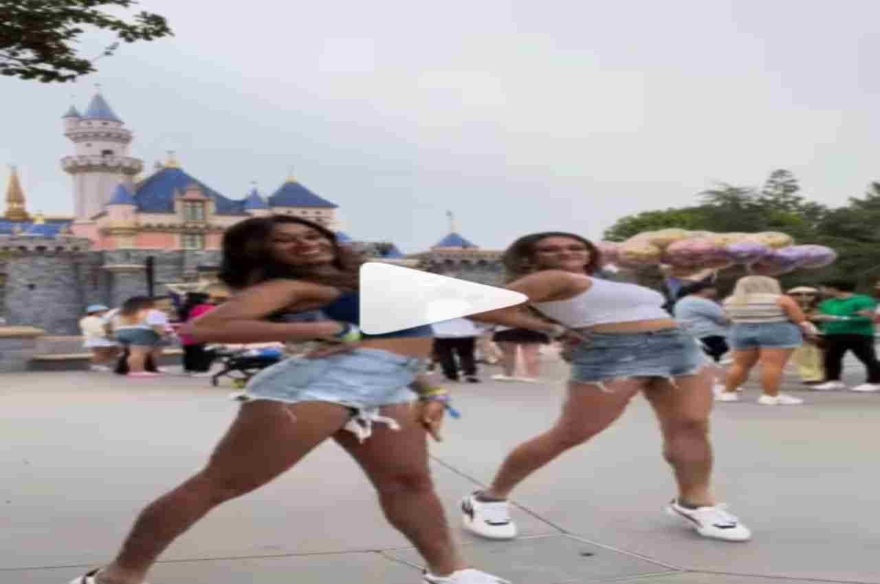 Viral Video: 'घुंगरू' गाने पर Disneyland में बहनों ने मचाया तहलका, डांस देख लड़कों के छूटे पसीने