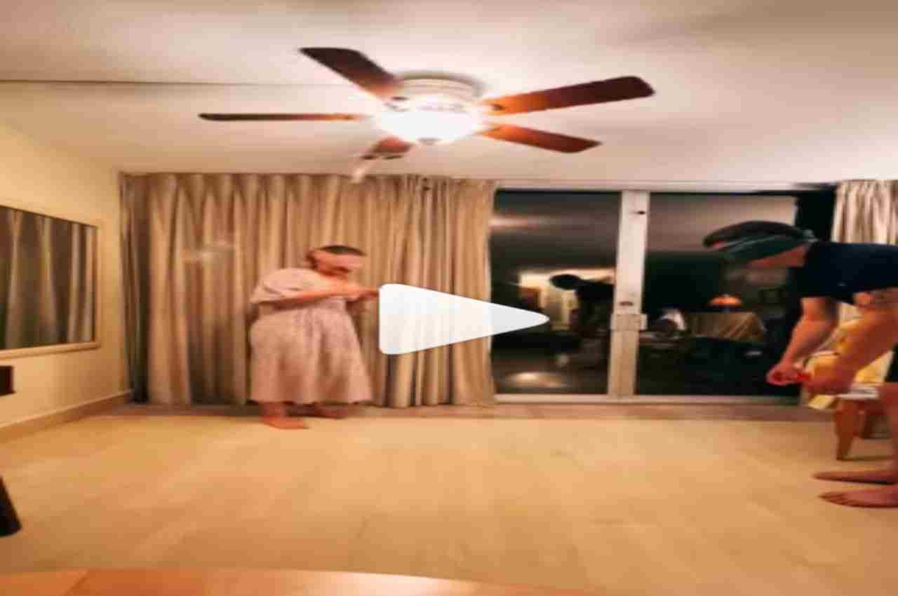 Viral Video: पति-पत्नी ने आंखों पर पट्टी बांधकर खेला ऐसा जबरदस्त खेल, आखिरी में जो कुछ हुआ, नहीं रोक पाएंगे हंसी