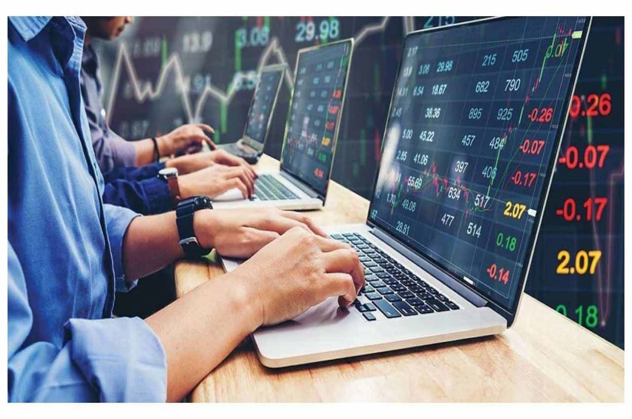Share Market Closing: सेंसेक्स 130 अंक उछला, निफ्टी 17.1K के ऊपर हुआ बंद, इन शेयरों में दिखी मजबूती