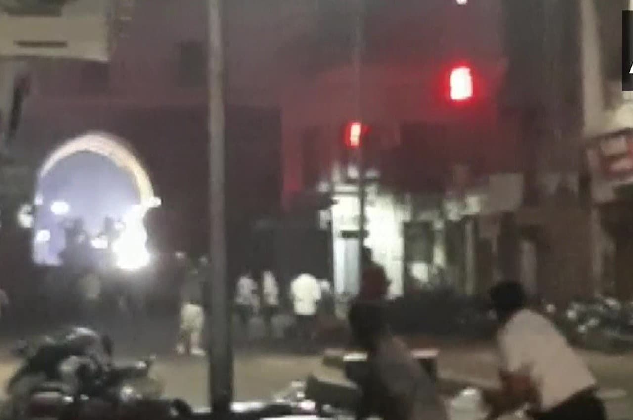 Communal Clash In Vadodara: वडोदरा में गणेश जुलूस के दौरान पथराव से तनाव, 13 हिरासत में