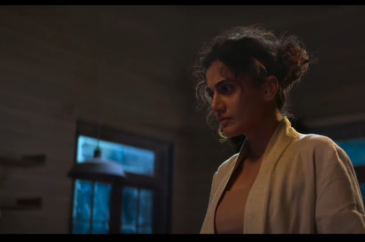 तापसी पन्नू और अनुराग कश्यप ने मुंबई में दोबारा से पहले सॉन्ग 'वक्त के जंगल' को किया लॉन्च