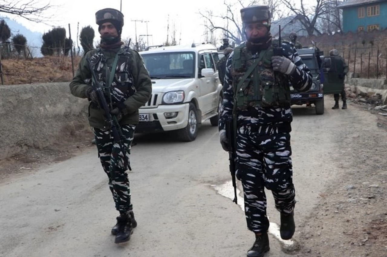 Terrorist shot Kashmiri Pandit