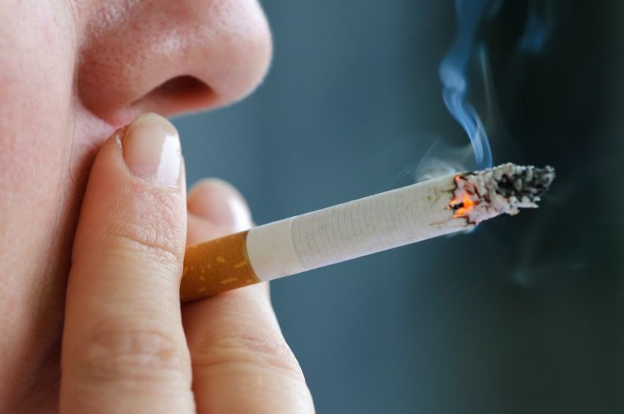 Cigarettes disadvantages: सिगरेट पीने से दिमाग पड़ जाता है ठप, पिता बनना हो जाएगा मुश्किल! जानें नुकसान
