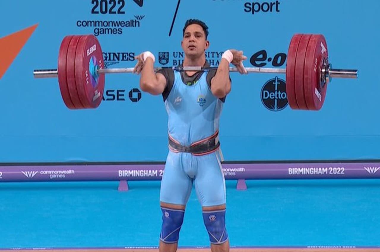 CWG 2022: मेडल से चूके भारतीय वेटलिफ्टर अजय सिंह, 319 KG उठाकर चौथे स्थान पर रहे