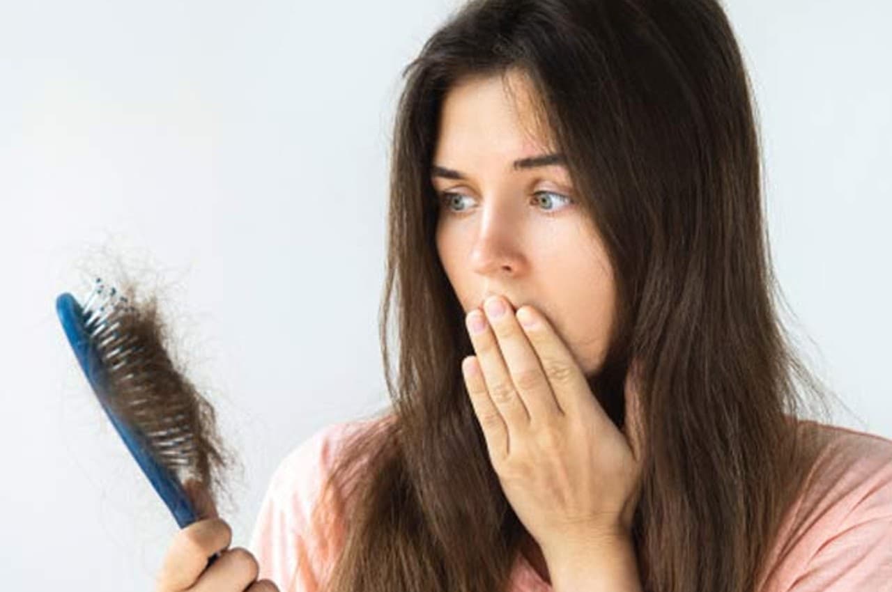 Hair Care TIPS: झड़ते बालों से मिलेगी निजात, हेयर बन जाएंगे मजबूत, बस लगाएं ये खास चीज
