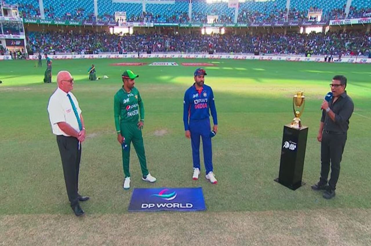 IND vs PAK: रोहित शर्मा ने टॉस जीतकर चुनी गेंदबाजी, पंत बाहर, DK की एंट्री