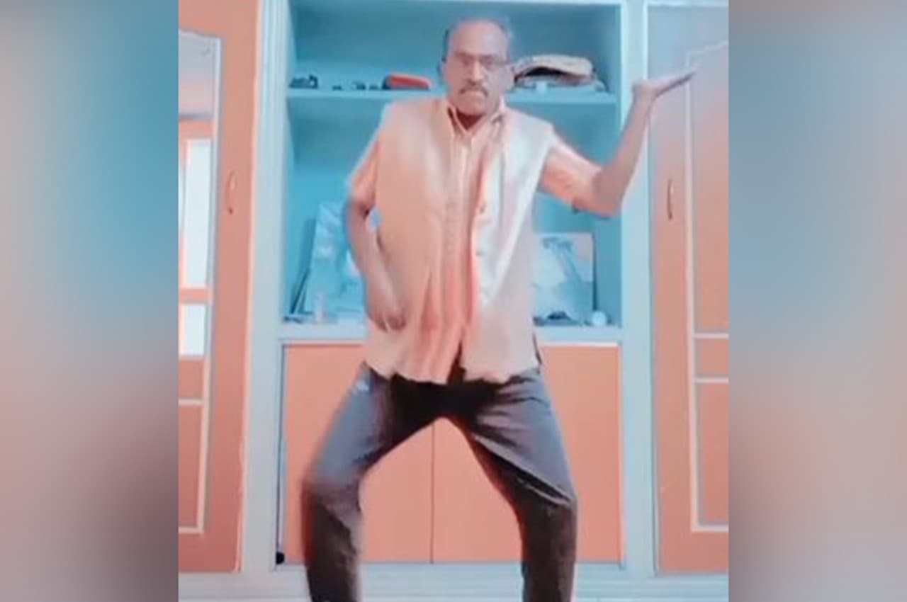 Viral Video: ऋतिक रोशन के गाने पर बुजुर्ग के स्टेप्स देखकर रह जाएंगे हैरान, वायरल हो रहा है वीडियो