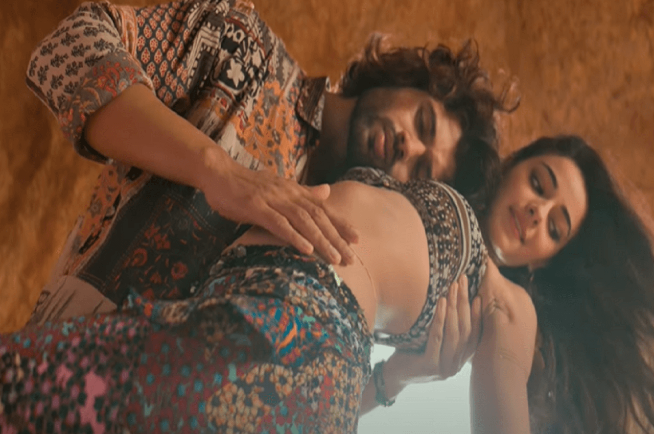 'लाइगर' का गाना 'आफत' हुआ रिलीज, अनन्या पांडे और विजय देवरकोंडा के बीच दिखी हॉट केमिस्ट्री