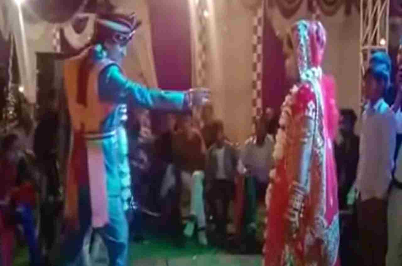 Viral Video: दूल्हे से नहीं हुआ कंट्रोल, दुल्हन के सामने किया ऐसा धमाकेदार डांस, देख उड़ गए होश