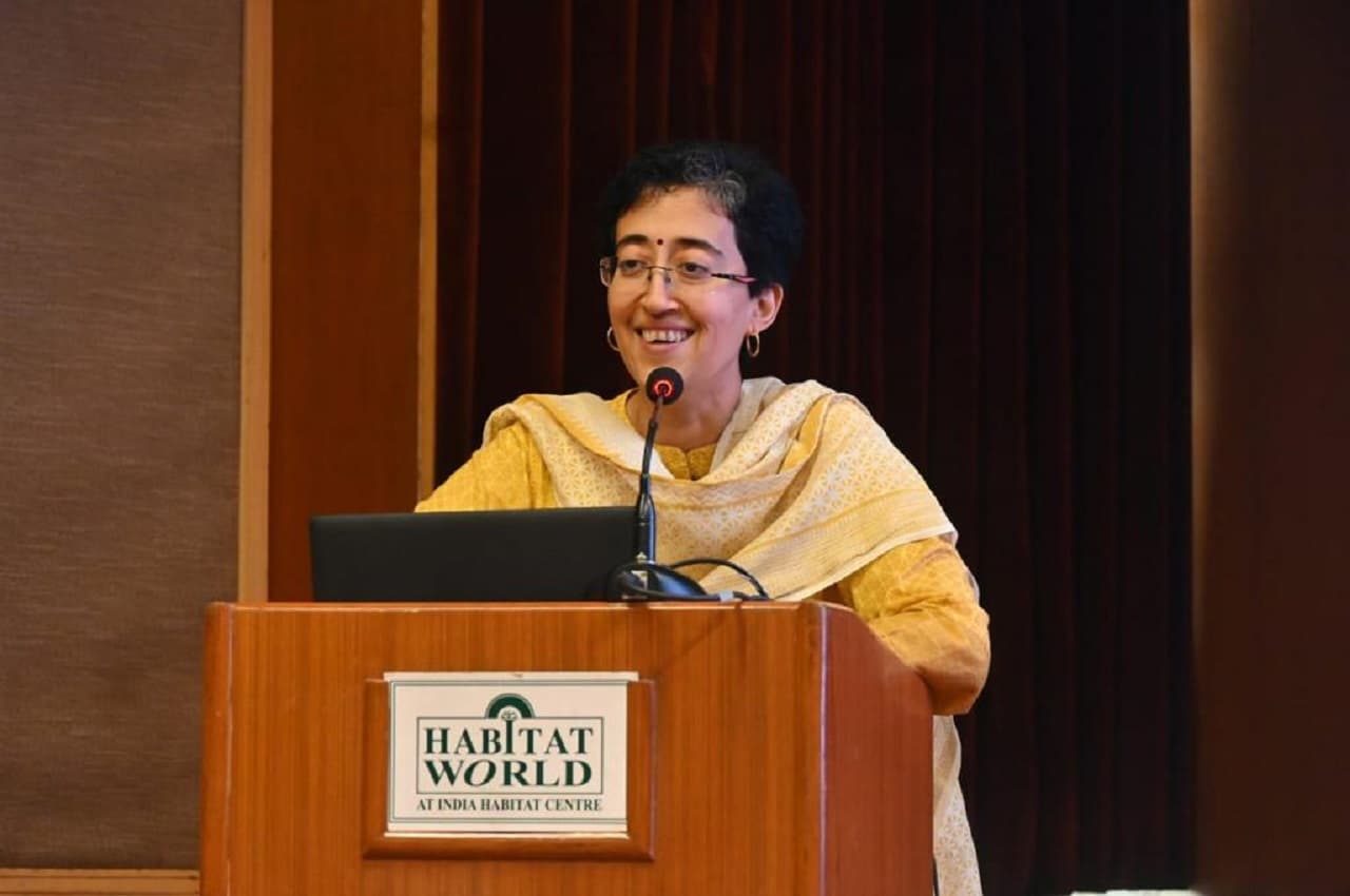 इंग्लिश नौकरी के अवसरों में बाधा न बने इसके लिए दिल्ली सरकार ने शुरू किया फ्री इंग्लिश स्पीकिंग कोर्स- आतिशी