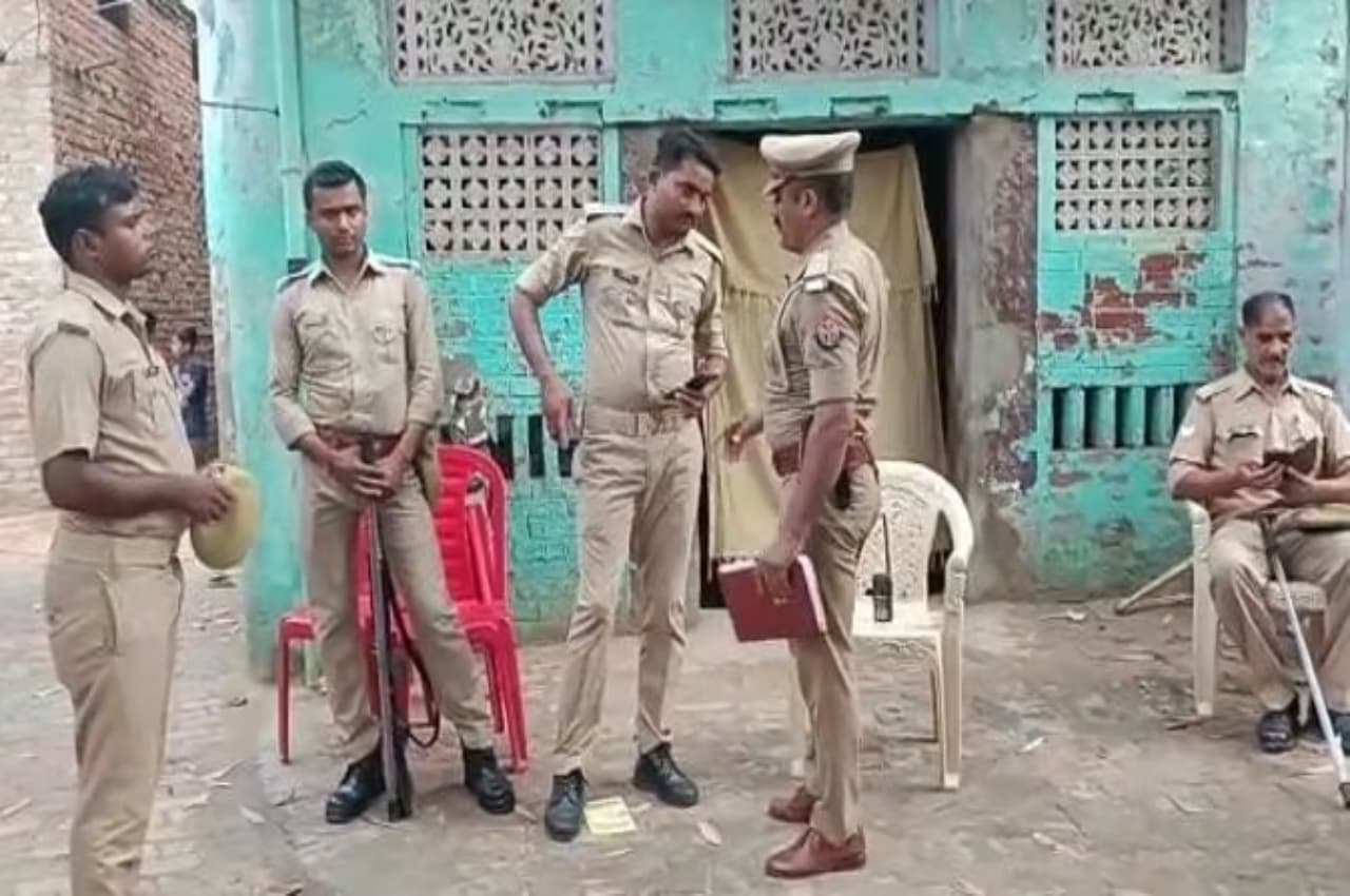 Ballia: बीच बाजार थप्पड़ मारा तो घर में घुसकर काटा युवती का गला, थाने पहुंचकर सुनाई खौफनाक कहानी