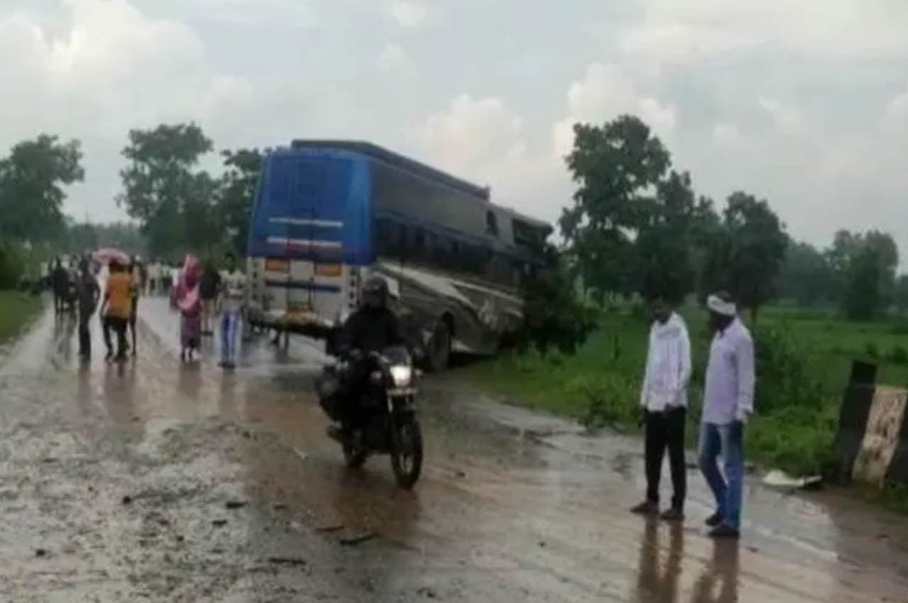 CG Breaking: तेज रफ्तार ट्रक और बस के बीच जोरदार भिड़ंत, 1 की मौत