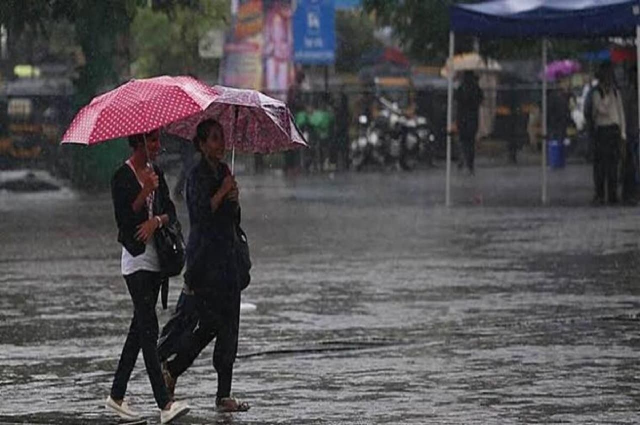 Weather Update: यूपी, एमपी, बिहार सहित 20 से अधिक राज्यों में भारी बारिश की चेतावनी, जानें- आपके क्षेत्र में कब बरसेंगे बदरा