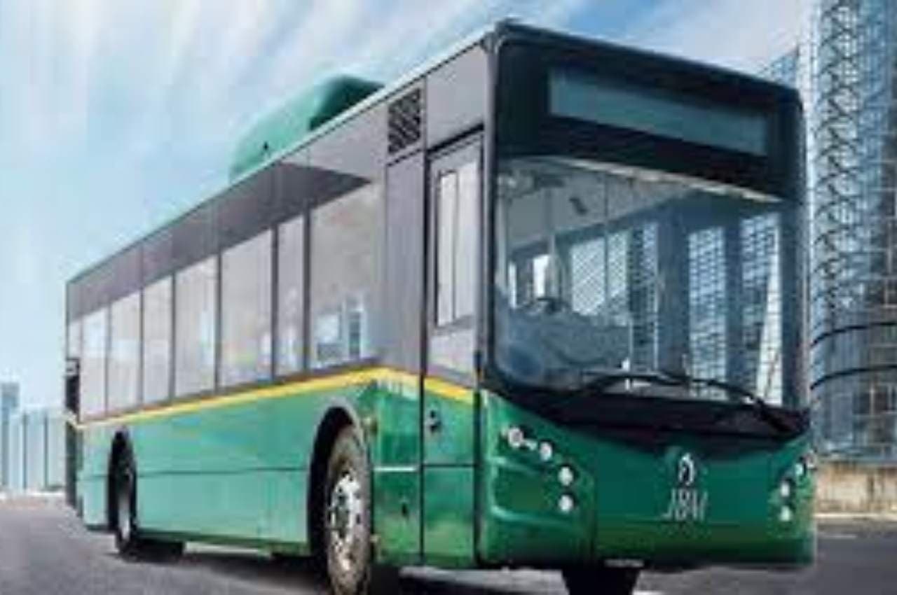 Electric Vehichles Updates: अब सड़कों पर जल्द ही दौड़ेगी 50,000 इलेक्ट्रिक बसें और 70,000 इलेक्ट्रिक तिपहिया वाहन, जाने पूरी खबर...