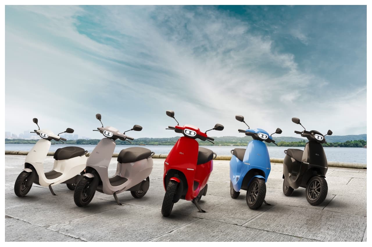 Ola Electric Scooter: लॉन्च हुआ सिंगल चार्ज में 131 km की रेंज वाला Ola S1 स्कूटर, कीमत जानकर रुक नहीं पाएंगे