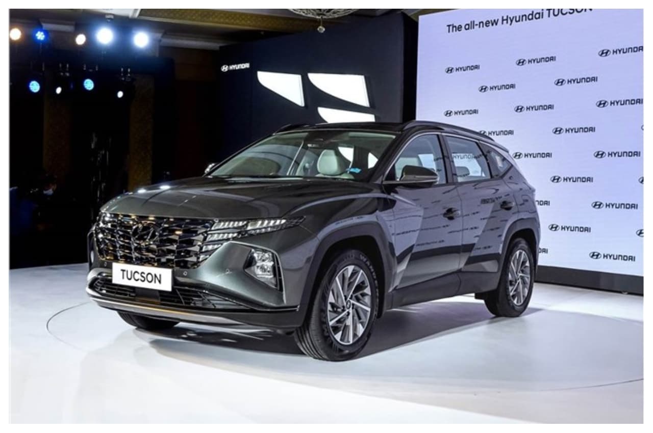 Hyundai Tucson: खुशखबरी, गजब के लुक और दमदार फीचर्स के साथ लॉन्च हुई Hyundai Tucson, जानें कीमत