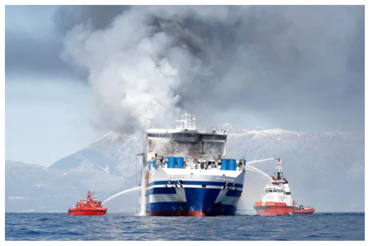 World News: स्वीडन Car Ferry में आग, 300 लोग फंसे, तीन हेलीकॉप्टर और सात जहाज बचाव कार्य में लगाए गए