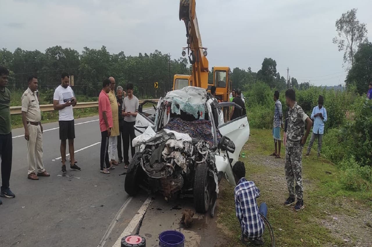 CG News: दर्दनाक हादसा! कार और बस के बीच हुई जोरदार टक्कर, एक जवान समेत 5 लोगों की मौत