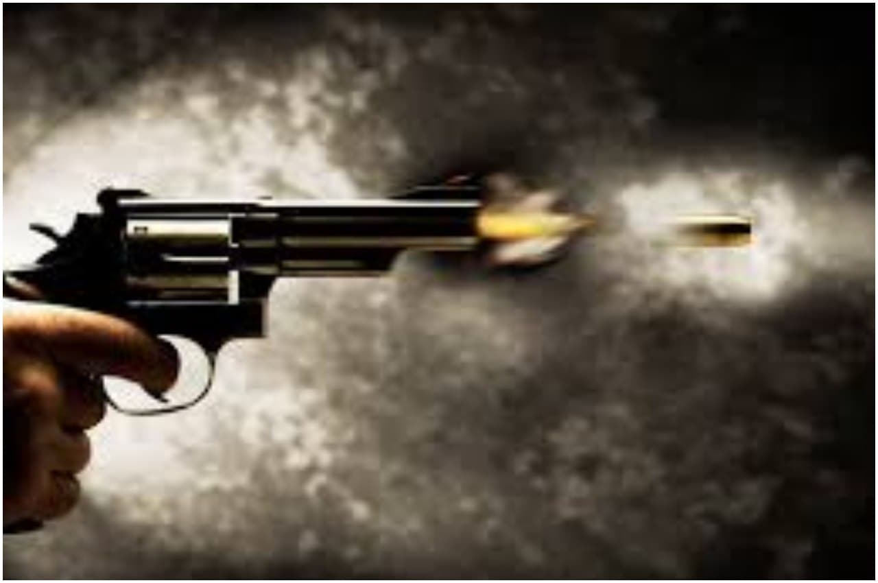 दिल्ली: बदमाशों ने ज्वैलर पर फायरिंग कर दिया लूट को अंजाम, पीछा करने वाली पुलिस को भी मारी गोली