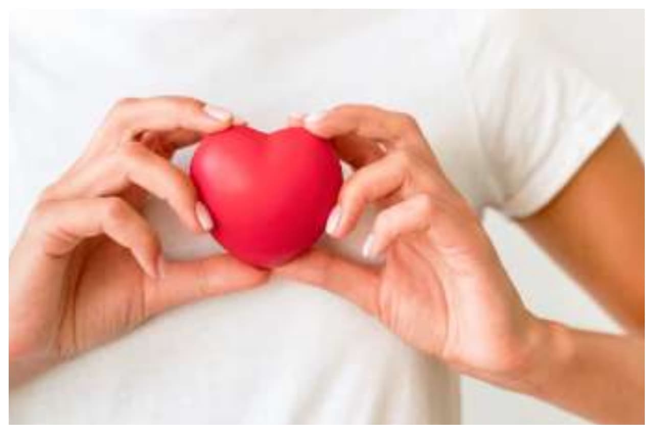 Heart Diseases: ये चार आदतें आपके दिल को बनाती हैं कमजोर, आज ही छोड़ें
