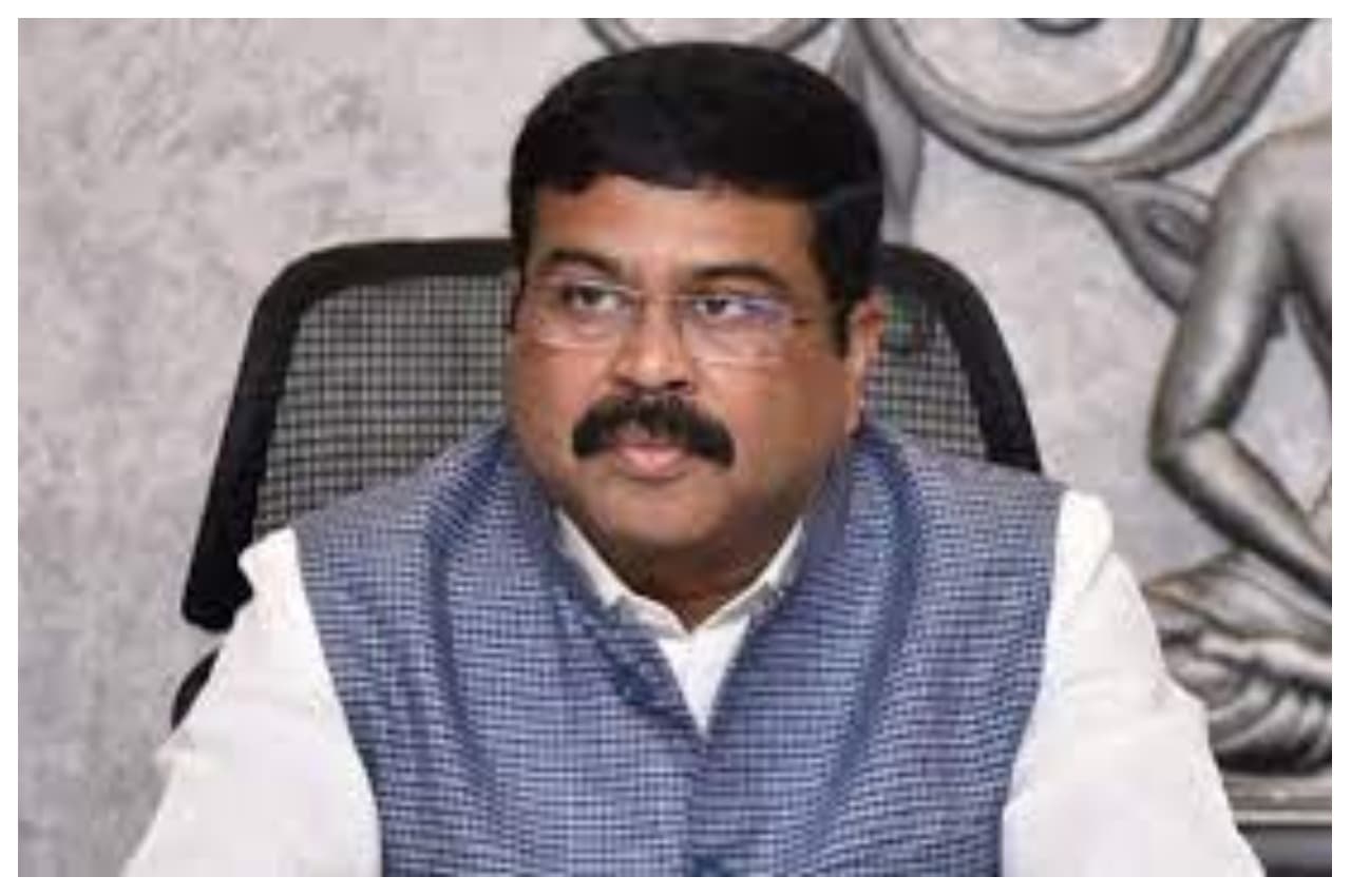 World: चार दिन की ऑस्ट्रेलिया यात्रा पर केंद्रीय शिक्षा मंत्री, इन मुद्दों पर करेंगे बात