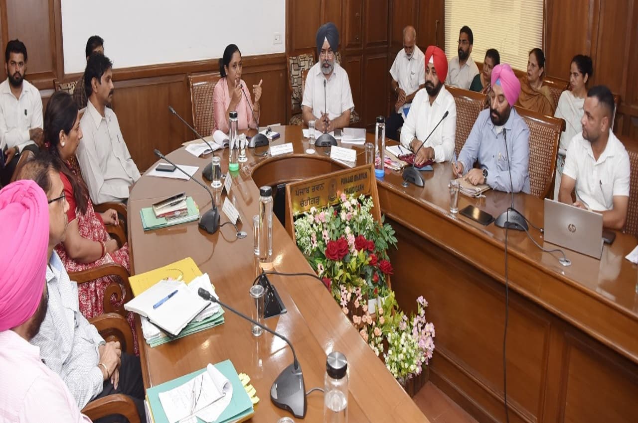 Punjab:  मंत्री डॉ. बलजीत कौर ने सरकारी योजनाओं का लाभ जल्द से जल्द मुहैया कराने के दिए निर्देश