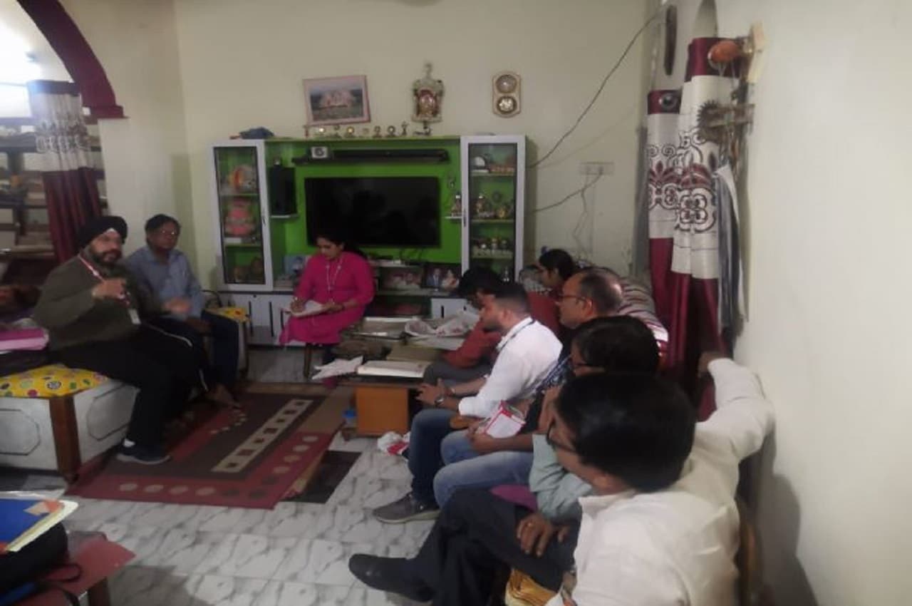 MP News: रिटायर्ड सहायक यंत्री के घर पर की गई छापेमारी, 6 मकान, गाड़ियां समेत करोड़ों की संपत्ति उजागर