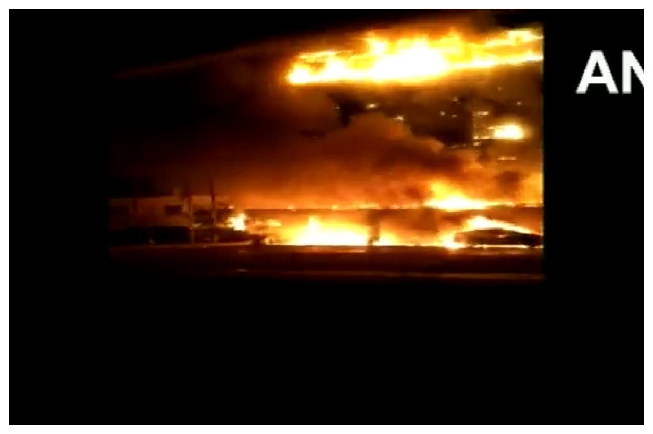 Jamnagar Fire Break Out-होटल एलेंटो से 27 लोग सुरक्षित निकाले गए   
