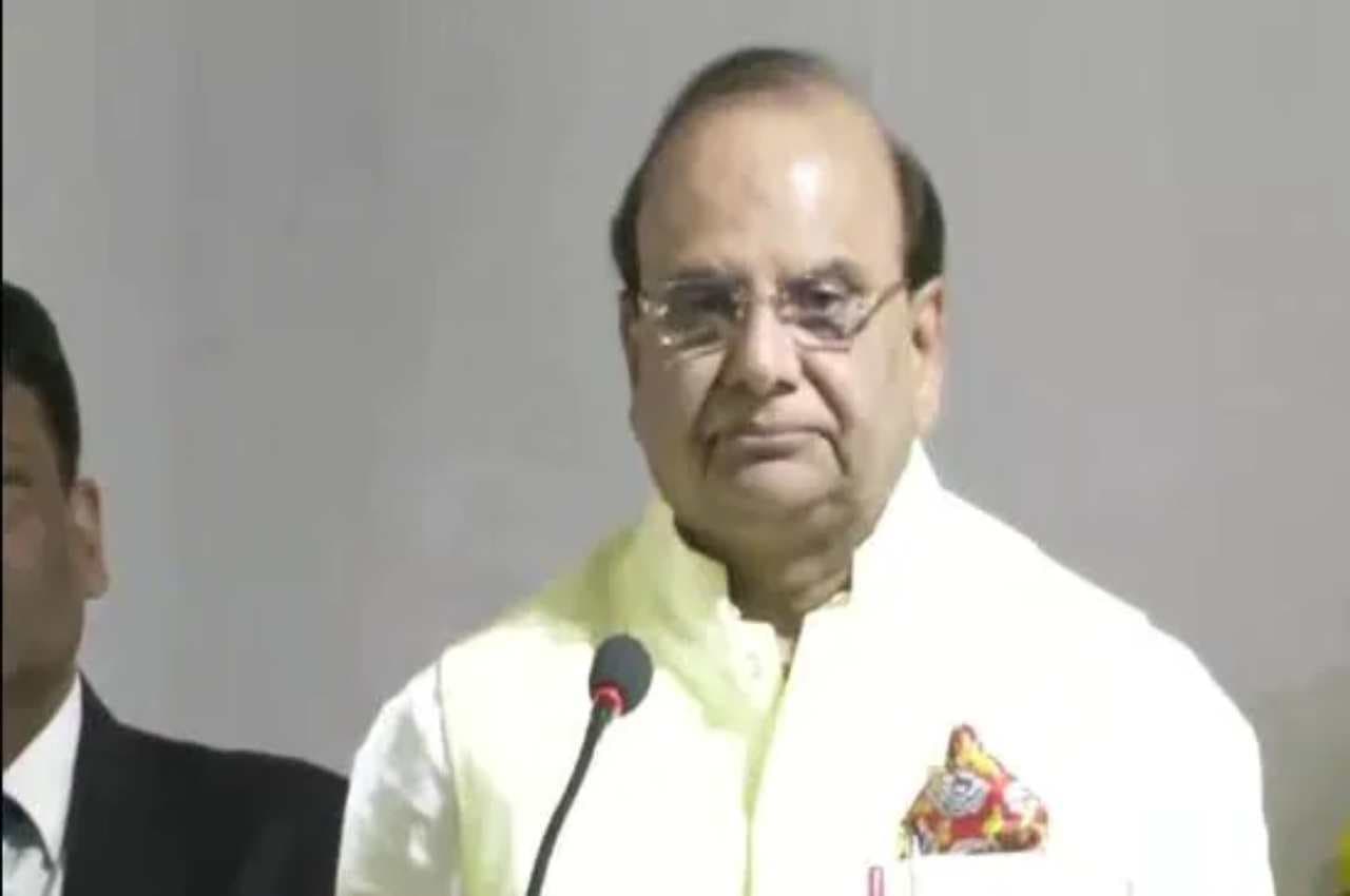 दिल्ली: LG वीके सक्सेना का बड़ा एक्शन, एक्साइज कमिश्नर समेत 11 अधिकारियों को किया सस्पेंड