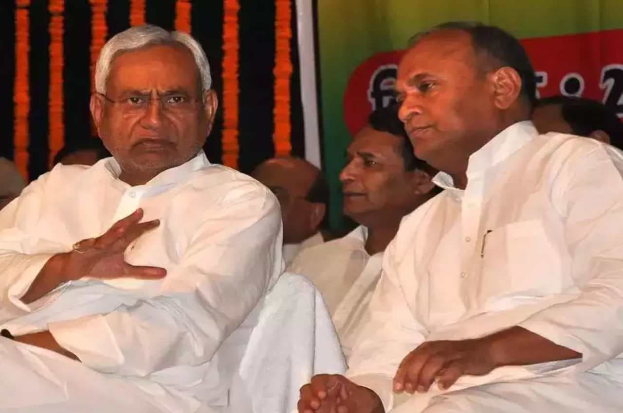 नीतीश कुमार से पंगा पड़ा भारी, JDU ने RCP सिंह को थमाया नोटिस, अकूत संपत्ति अर्जित करने का आरोप