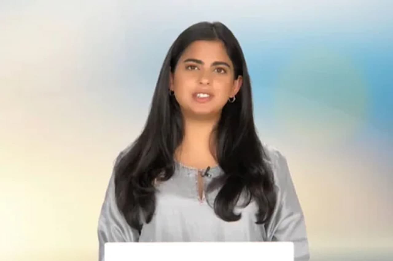 रिलायंस के रिटेल बिजनेस की कमान ईशा अंबानी के हाथ, मुकेश अंबानी ने कुछ यूं आगे किया बेटी का नाम