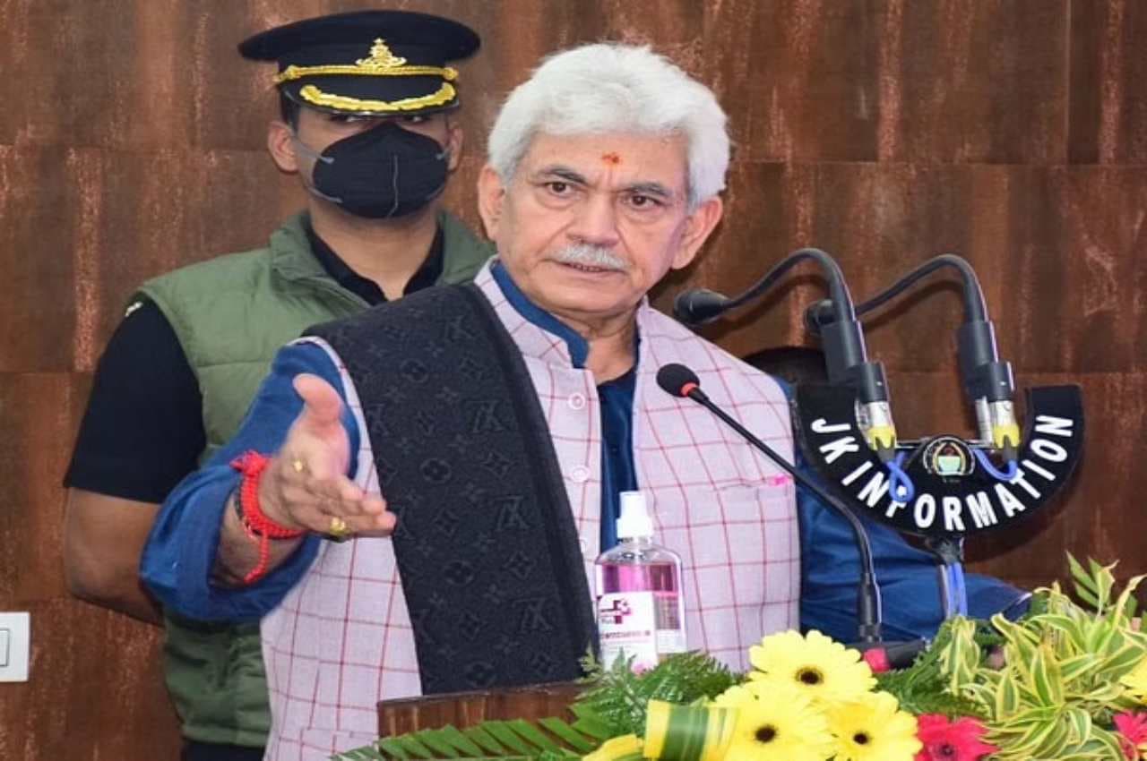 घाटी में सरकार के टारगेट पर आतंक के आका, बिट्टा कराटे की पत्नी समेत 4 सरकारी कर्मचारी बर्खास्त