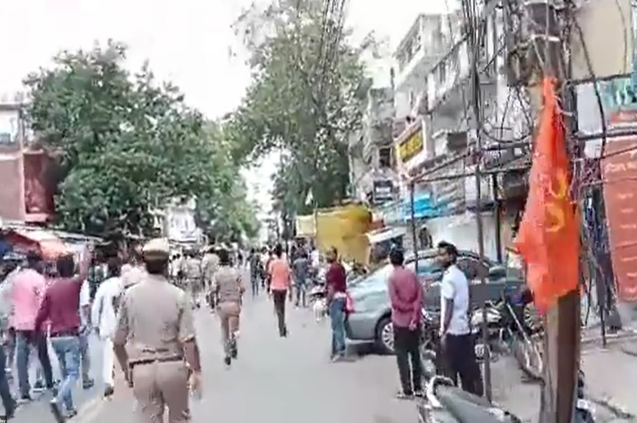 तिरंगा यात्रा के दौरान लखनऊ में बवाल-पत्थरबाजी, भारी संख्या में फोर्स तैनात, देखें video