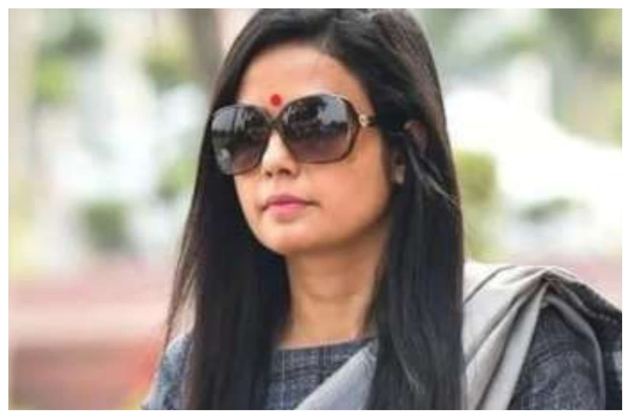 Mahua Moitra: जिस पर्स को लेकर ट्रोल हो रहीं उसके साथ 7 फोटो ट्वीट कर कहा-झोला लेकर आए थे .. झोला लेकर चल पड़ेंगे