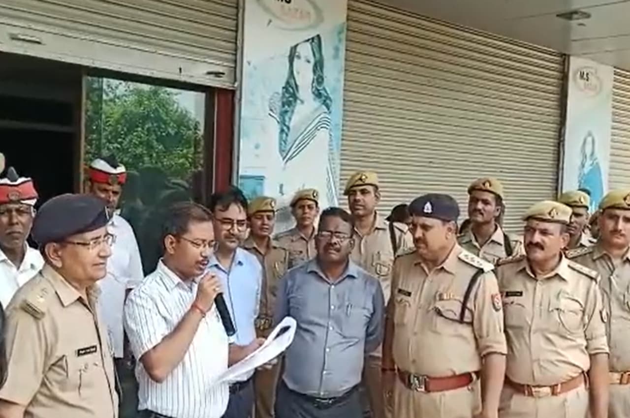 Mau: मुख्तार अंसारी के करीबी हाजी मुख्तार का 13 करोड़ का शॉपिंग कॉम्प्लेक्स कुर्क