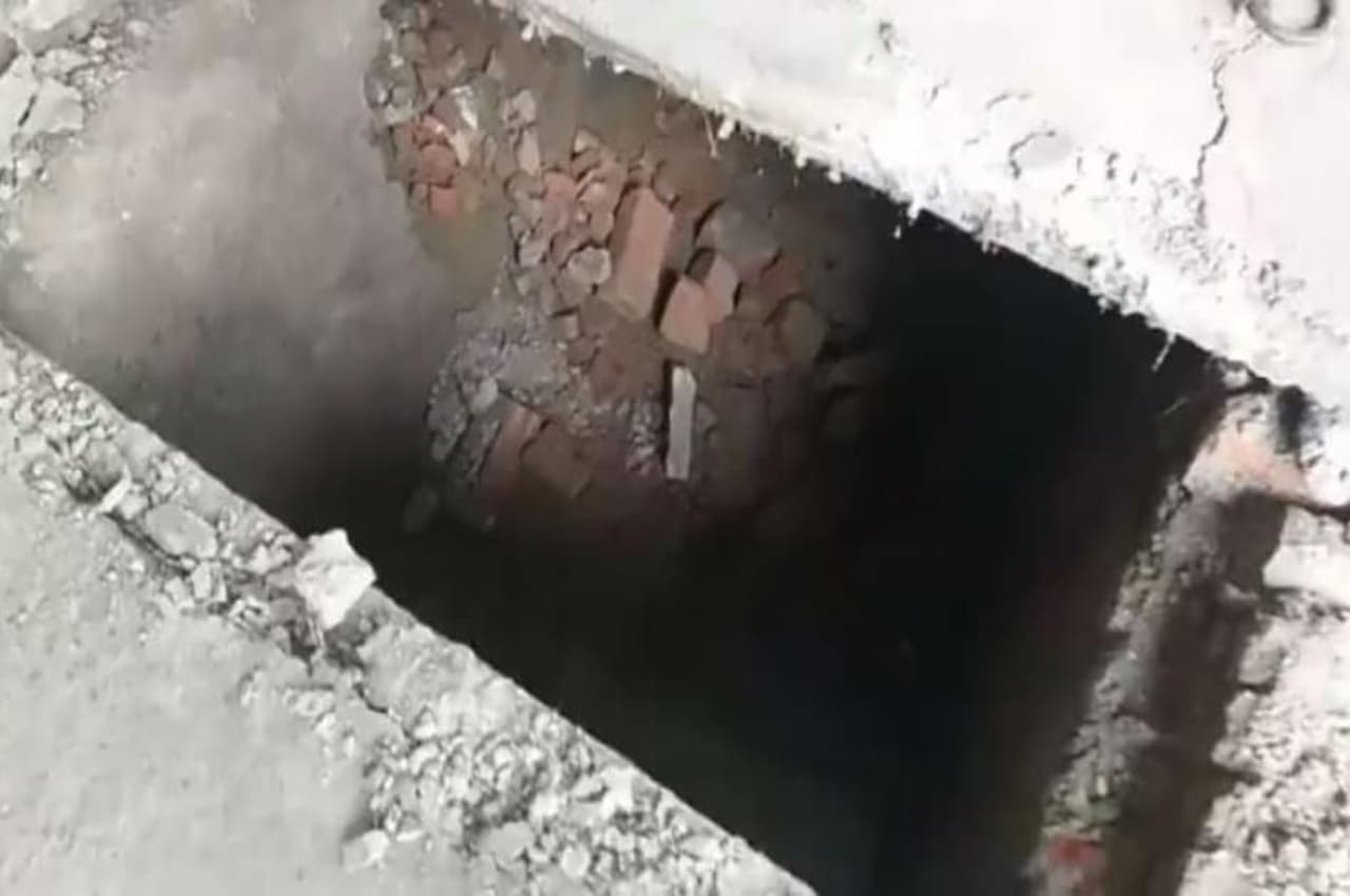Meerut: लाखों के जेवरात चोरी करने को नाले से ज्वैलरी की दुकान तक बनाई सुरंग, CCTV में कैद हुई पूरी करतूत