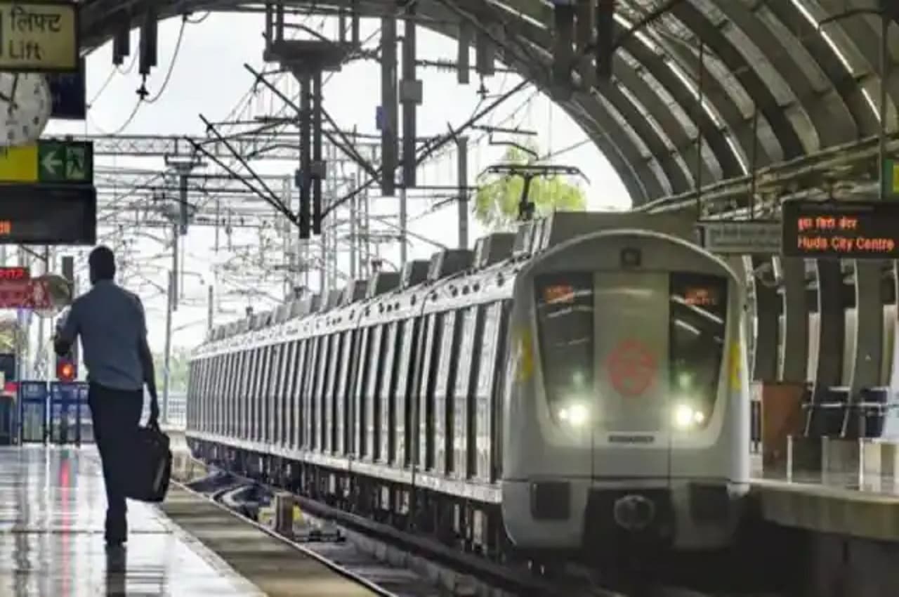 Noida: अब मेट्रो कोच में लीजिए रेस्त्रां का मजा, NMRC ने पेश की नई स्कीम