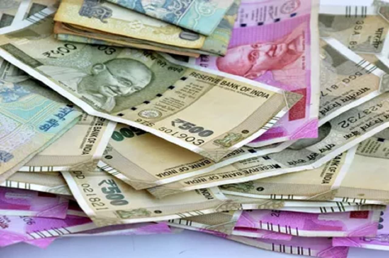 Public Provident Fund: पोस्ट ऑफिस की इस स्कीम में 7500 रुपये का निवेश कर जल्द बनेंगे करोड़पति, जानें क्या है ट्रिक!