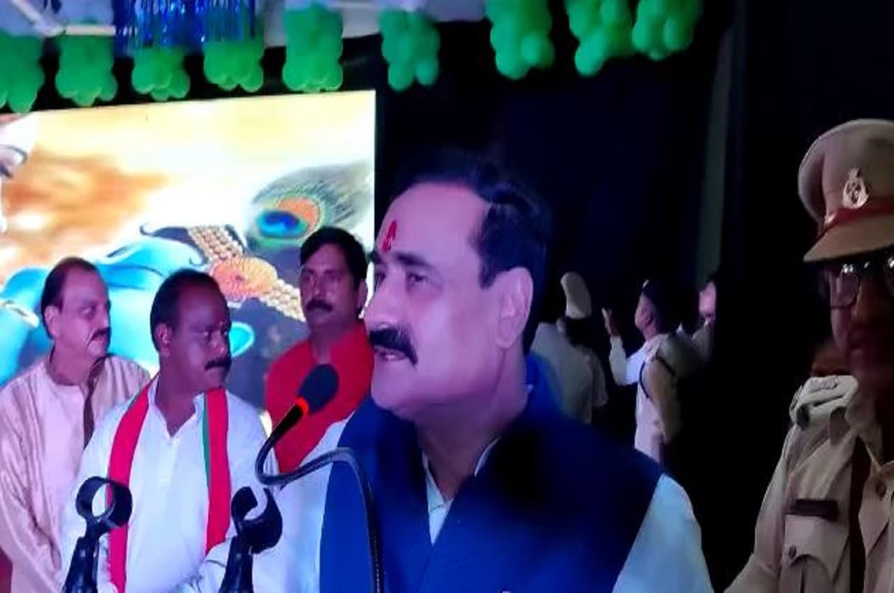 MP News: गृहमंत्री नरोत्तम मिश्रा ने जेल में मनाई कृष्ण जन्माष्टमी, कैदियों के लिए किए ये ऐलान