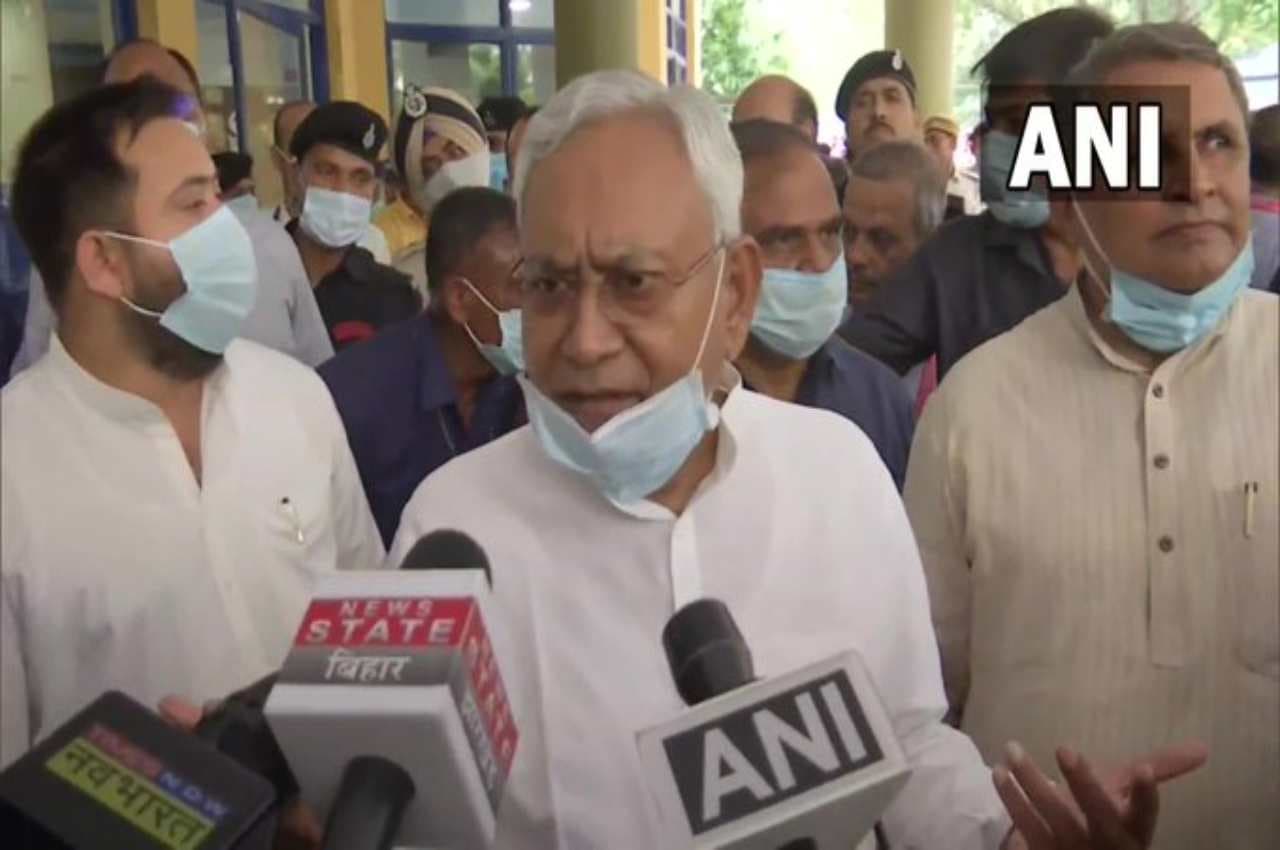 Bihar:  जद (यू) और राजद में विलय पर नीतीश कुमार ने लगाया विराम