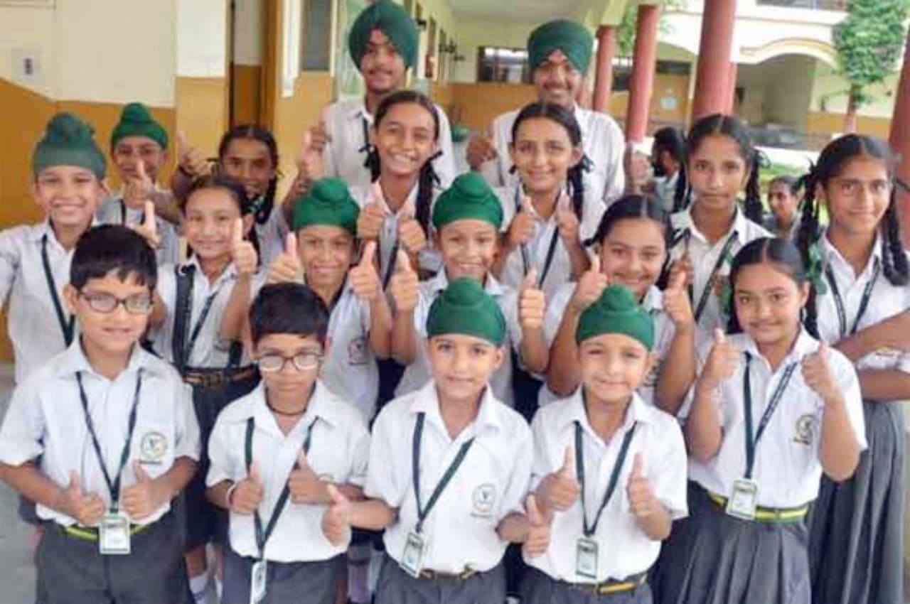 पंजाब का ऐसा स्कूल जहां 70 बच्चे हैं जुड़वा, देखकर रह जाएंगे दंग