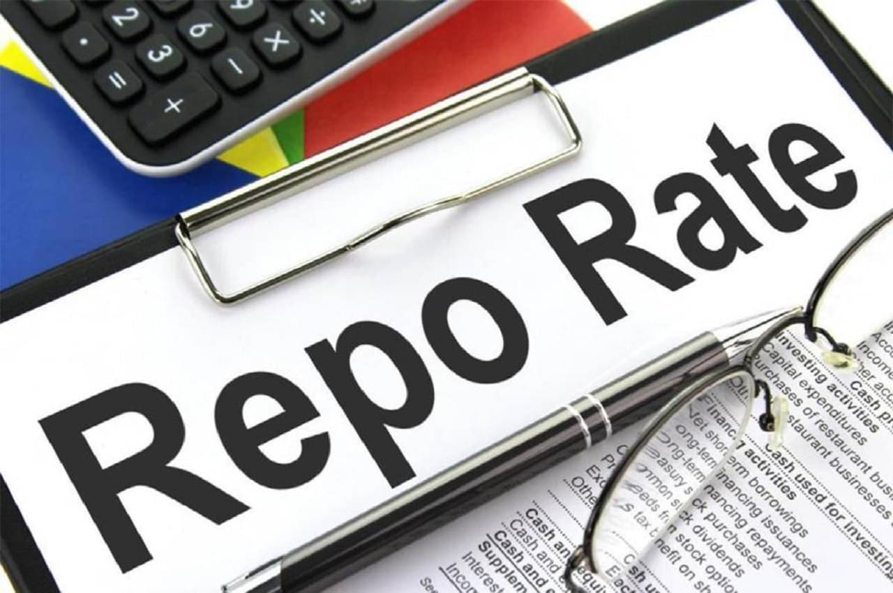 Fixed Deposit Rates: रेपो रेट बढ़ा तो FD बनवाने वाले लोगों के भी आए मजे, इन बैंकों में बढ़ी रिटर्न की दरें