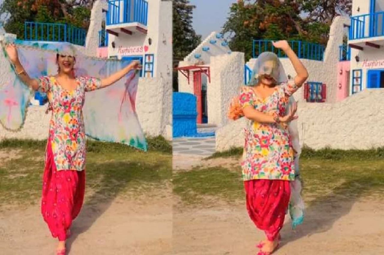 Sapna Chaudhary: पटियाला सूट पहन सिर पर ओढ़ चुनरिया सपना चौधरी 'गोरी नाचे' पर खूब नांची, ठुमकों से धड़क उठा दिल