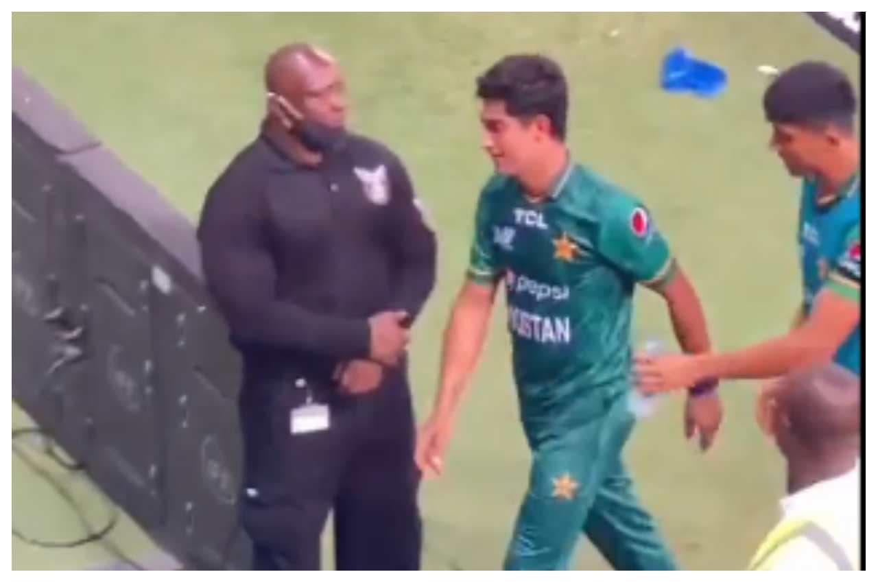 IND vs PAK: डेब्यू मैच में मिली हार, तो फूट फूट-फूट कर रोये नसीम शाह, देखें वीडियो