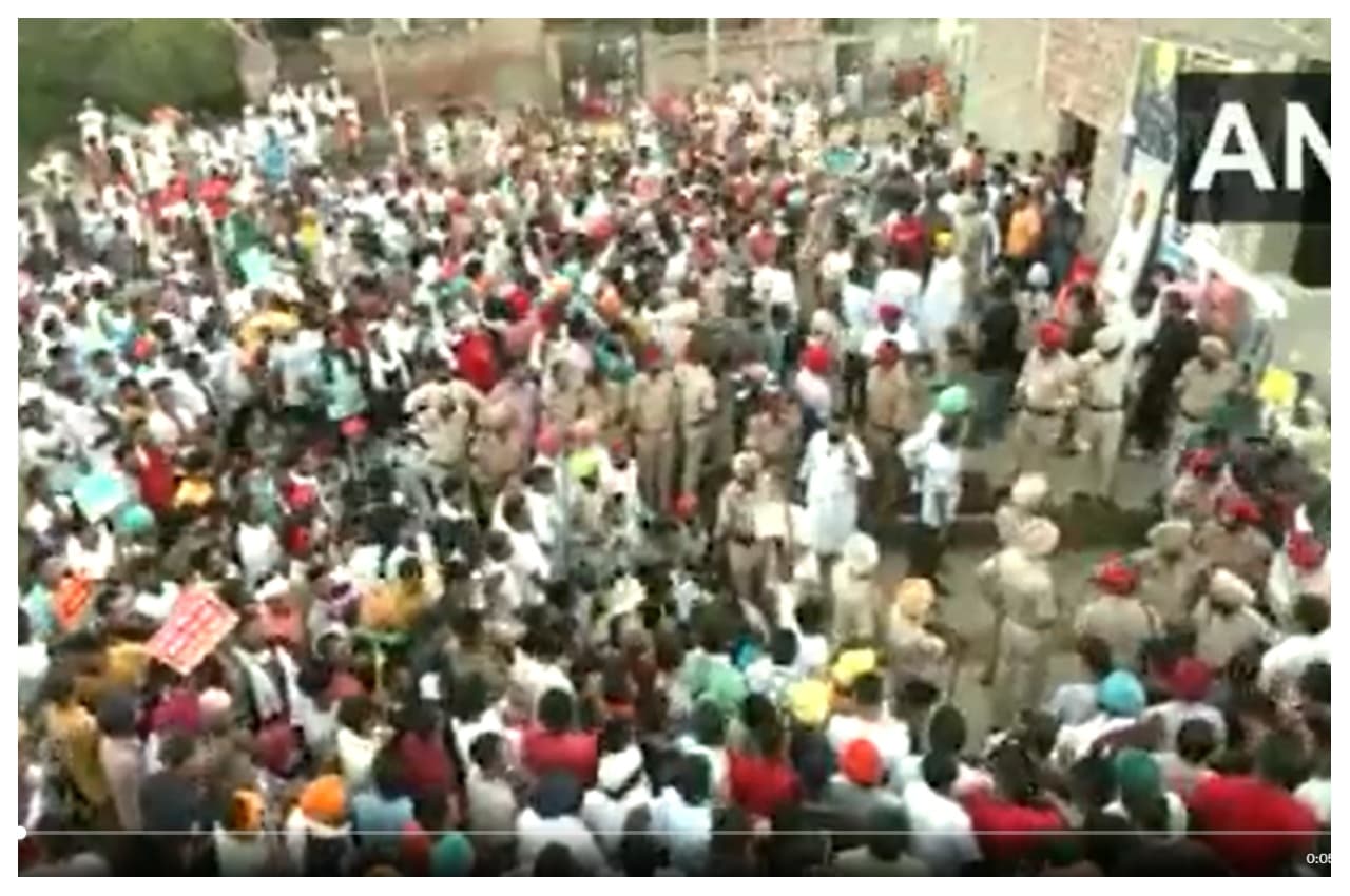 Sidhu Moosewala: कातिलों को फांसी देने की मांग करते हुए पैदल मार्च, सैकड़ों लोगों का हुजूम उमड़ा  