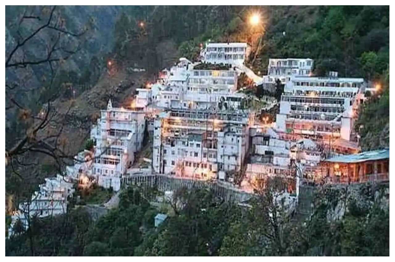 Vaishno Devi Yatra: फिर से शुरू हुई वैष्णो देवी यात्रा, भारी बारिश के बाद बंद हुआ था रास्ता