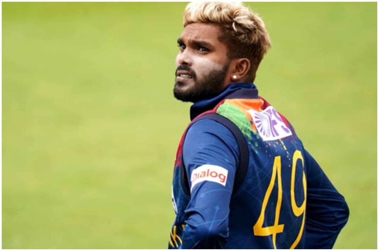 ODI WC Qualifiers 2023: मैच के दौरान वानिंदु हसरंगा से हो गई बड़ी चूक, आईसीसी ने लगाई फटकार