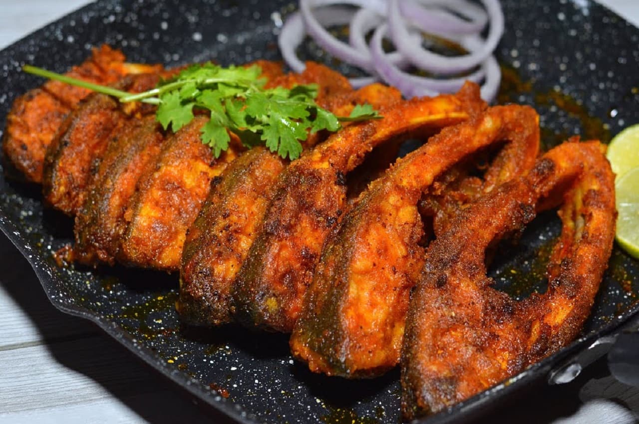 Amritsari Fish Recipe: फिश लवर्स ट्राई करें स्पाइसी क्रिस्पी अमृतसरी मच्छी, इसका स्वाद कभी भूल नहीं पाएंगे, जानें रेसिपी