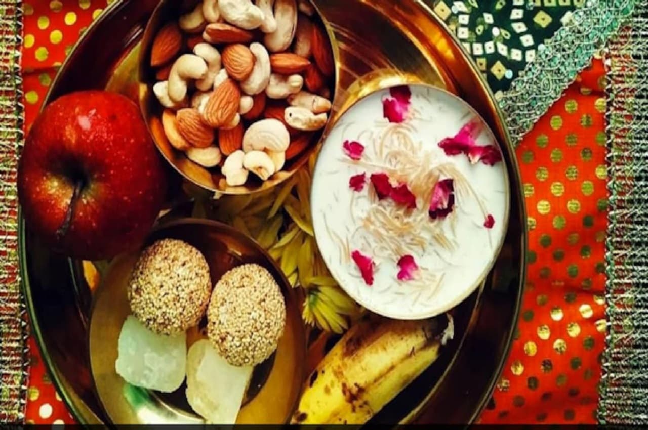 Foods For Karwa Chauth Sargi: करवाचौथ पर सर्गी में जरूर शामिल करें ये 6 पौष्टिक आहार, पूरे दिन रहेंगी एनर्जेटिक