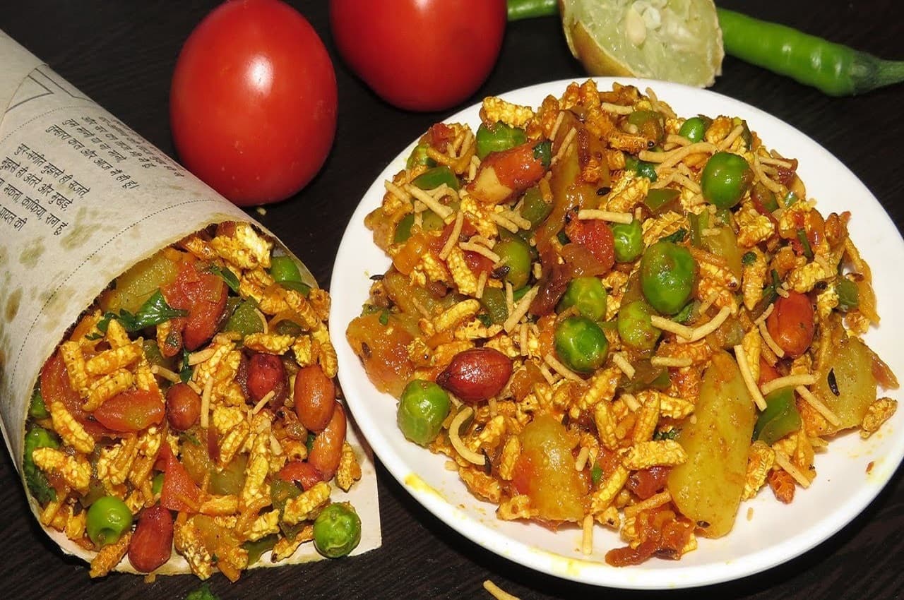 Kheel Chaat Recipe: स्नैक में केवल 10 मिनट में तैयार करें कुरकुरी चटपटी खील चाट, जानें रेसिपी